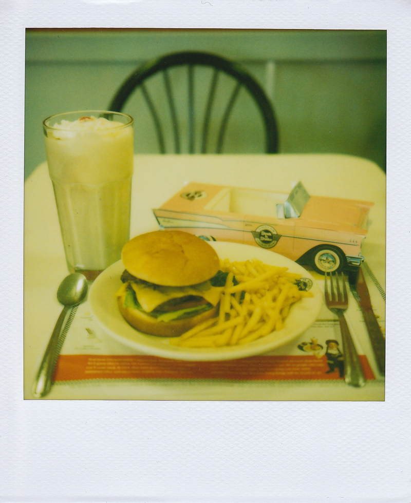 Illustration for article titled Polaroid SX-70: The Joy of Instant Photography Before Digital